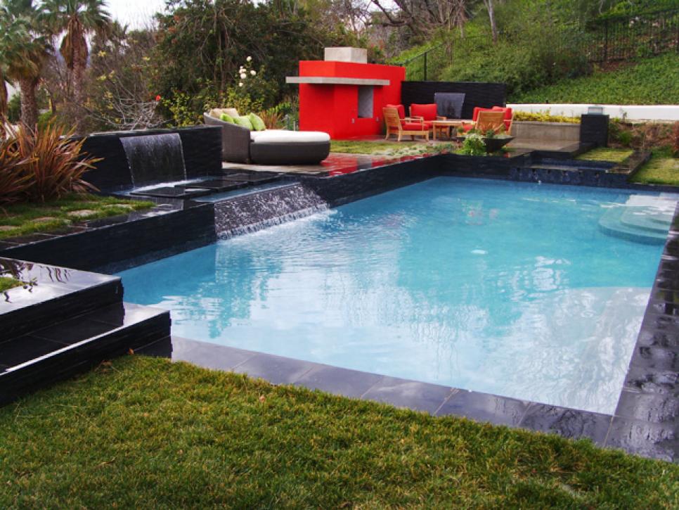 Pool With Black Quartz Lining 
