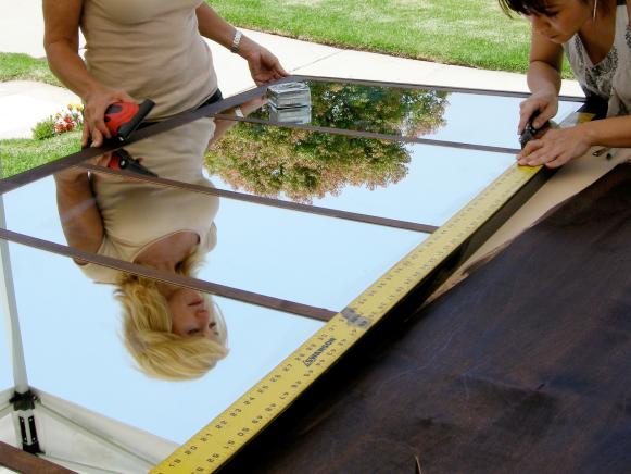 Veneer Stripes on Mirror Veneer Stripes on Mirror