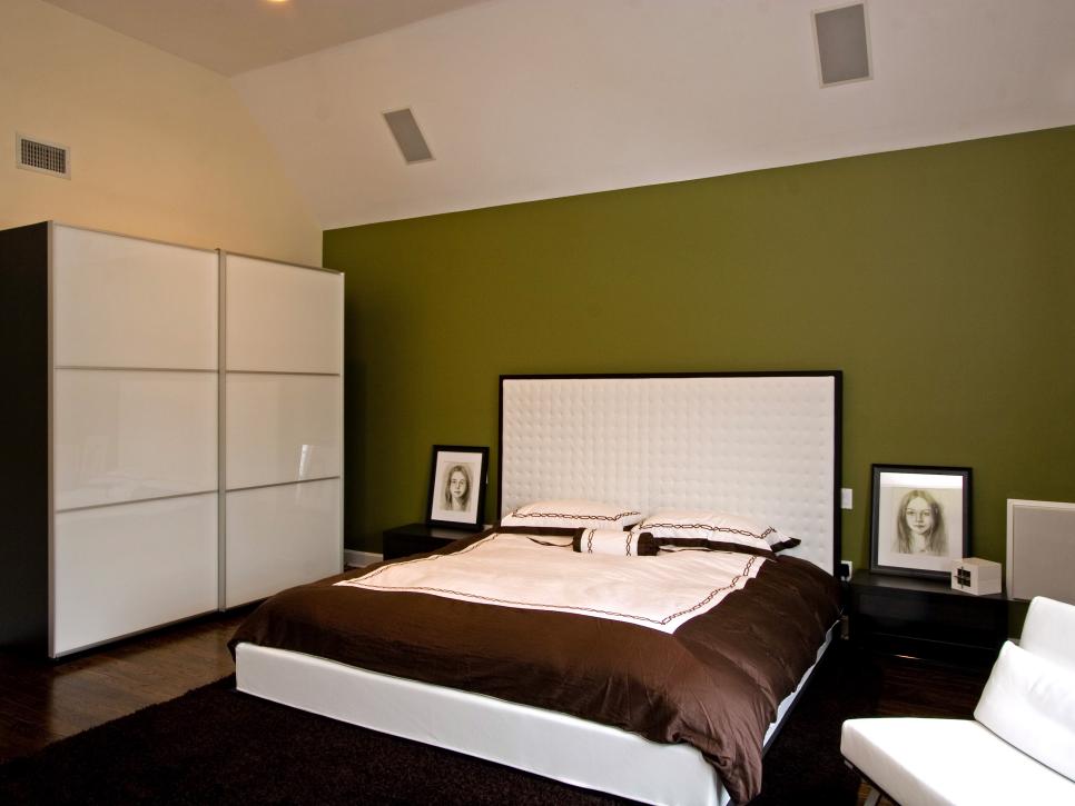 Modern Bedroom With Warm Earth Tones 