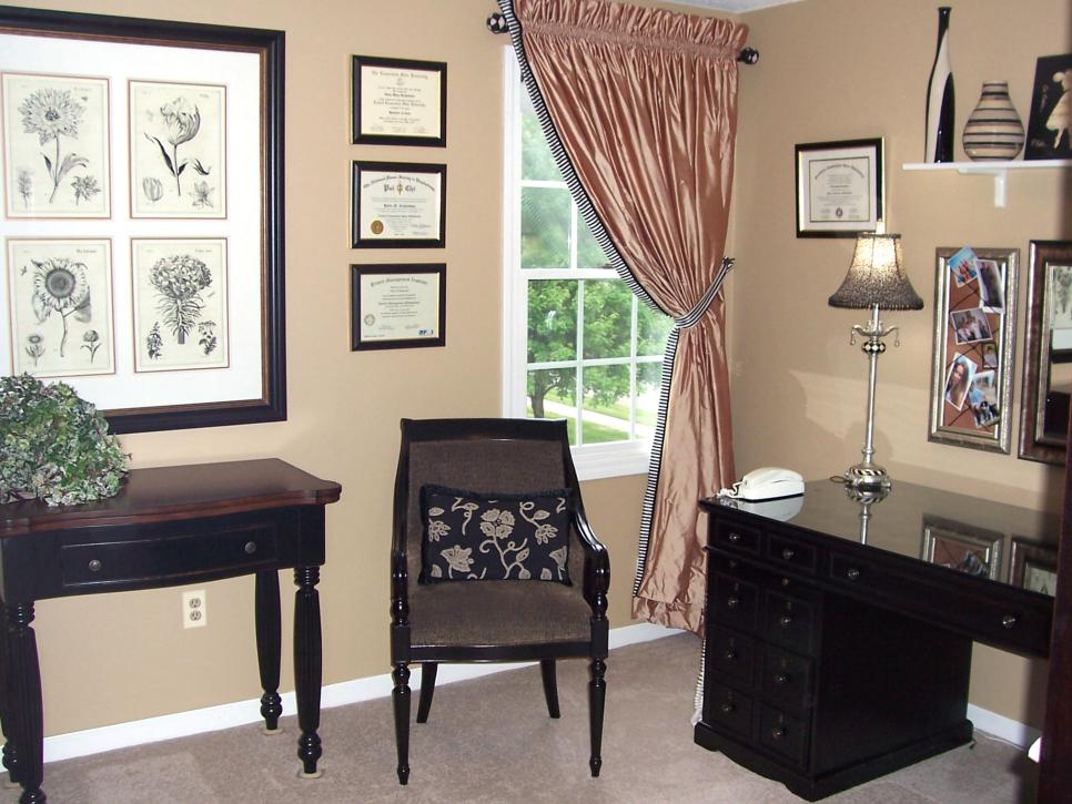 Neutral Home Office with Black Desk
