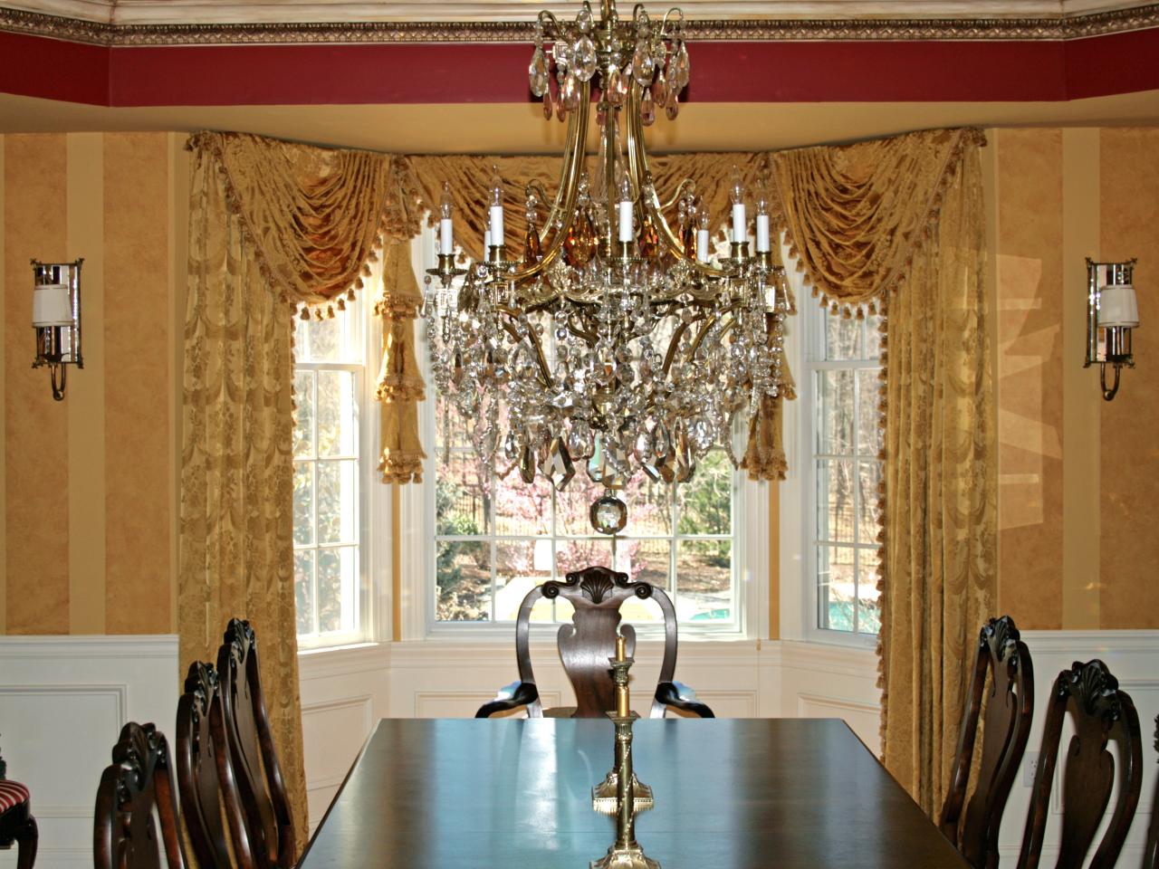 gold chandelier in dining room