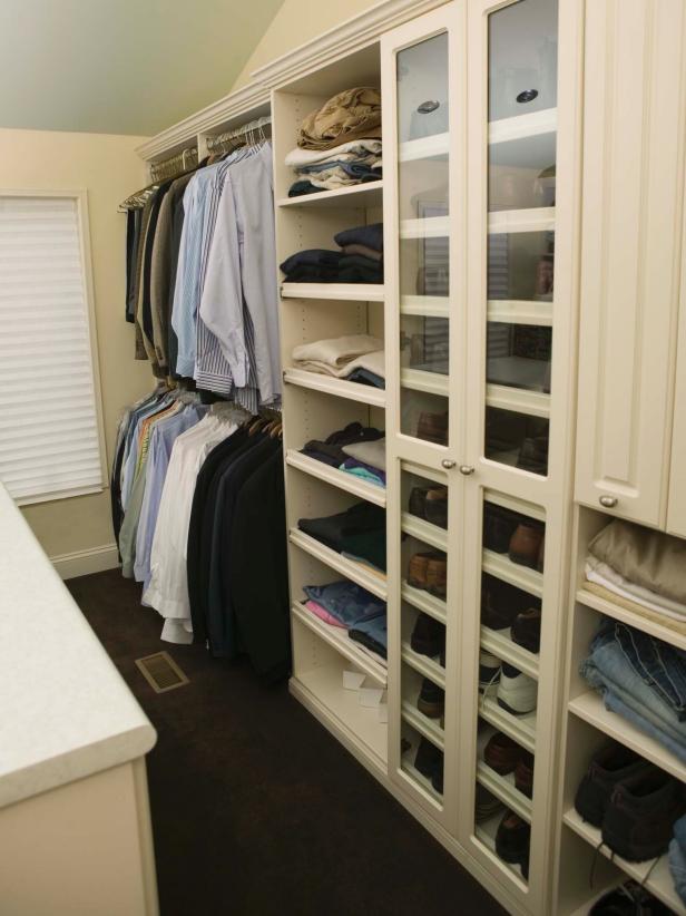 Walk-In Man's Closet With Shoe Shelf 