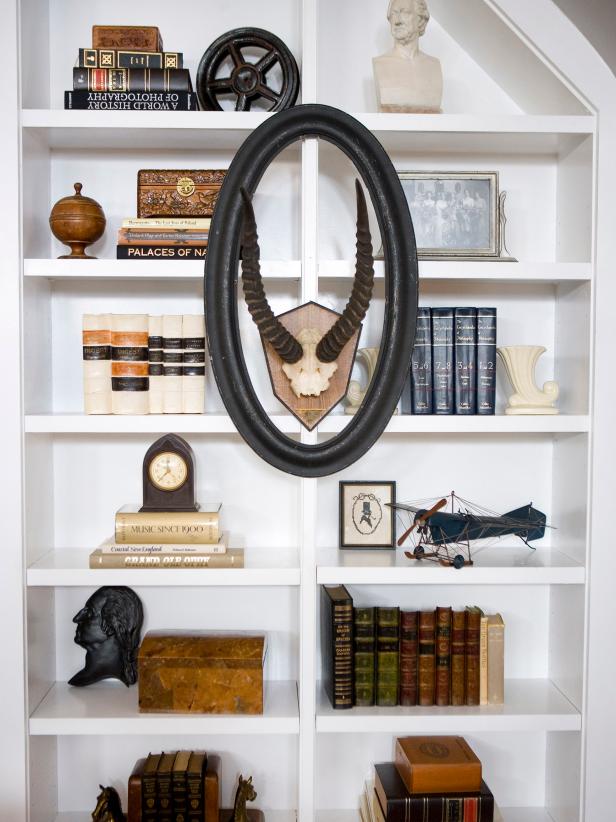 White Bookcase Display With Traditional Decor White Bookcase Display With Traditional Decor