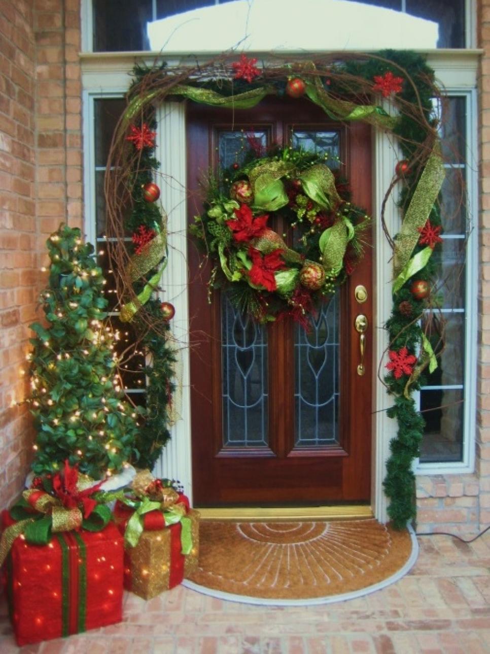 RMS-discountdesign_christmas-front-door-decor_s3x4.jpg.rend.hgtvcom.966.1288.jpeg