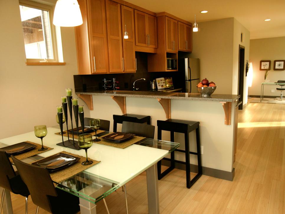 Neutral Eat-In Kitchen With Glass Table, Breakfast Bar & Wood Cabinets