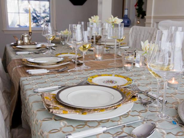 Glass and Metallic Winter Table Setting Glass and Metallic Winter Table Setting