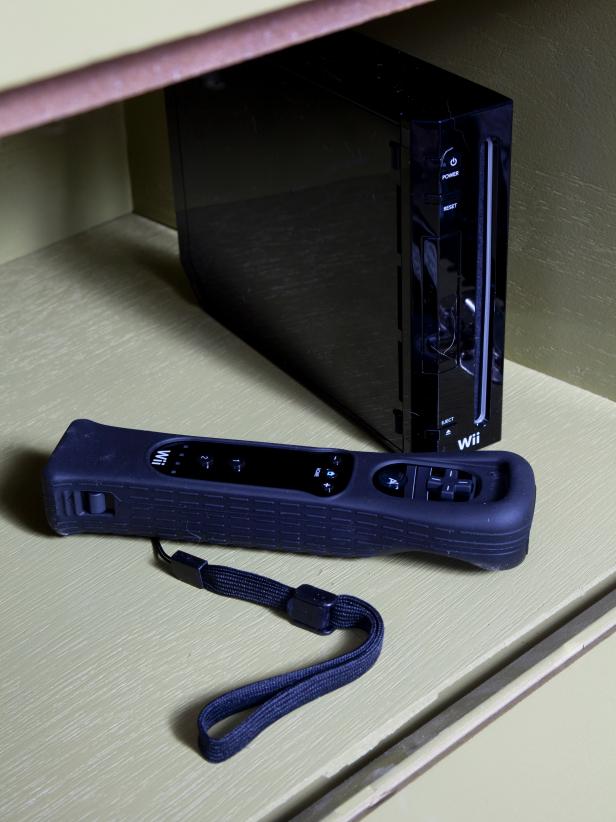 To transform a dresser into a concealed media console, the interiors of drawers need to be outfitted with hinges that allow the door fronts to flip open, giving access to media components and remote controls (Image 5).