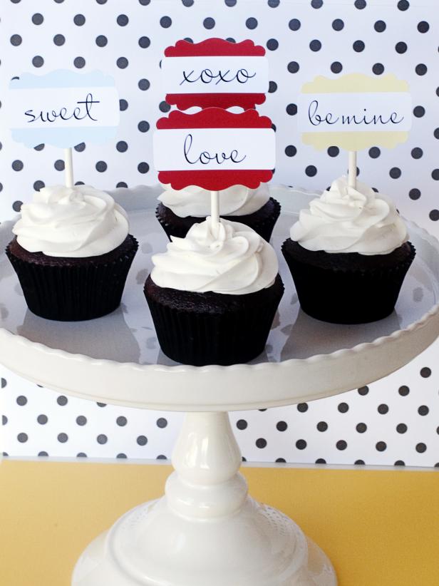 Chocolate Conversation Cupcakes with White Icing Chocolate Conversation Cupcakes with White Icing