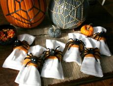 Spider Napkin Rings With Pom-Poms, Pipe Cleaners, Googly Eyes and Felt