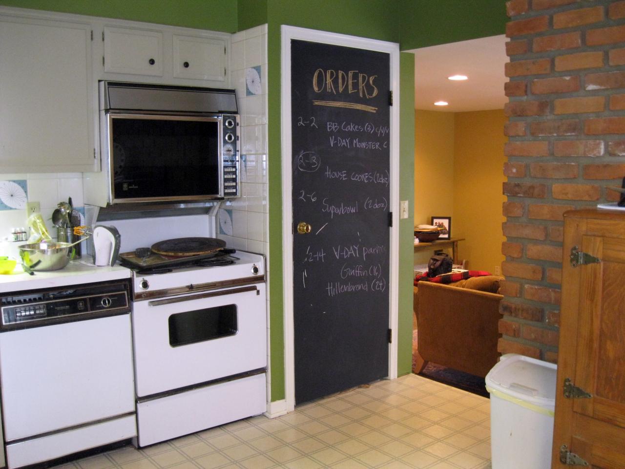 Chalkboard Paint On Kitchen Soffit Chalkboard Paint On Kitchen Soffit