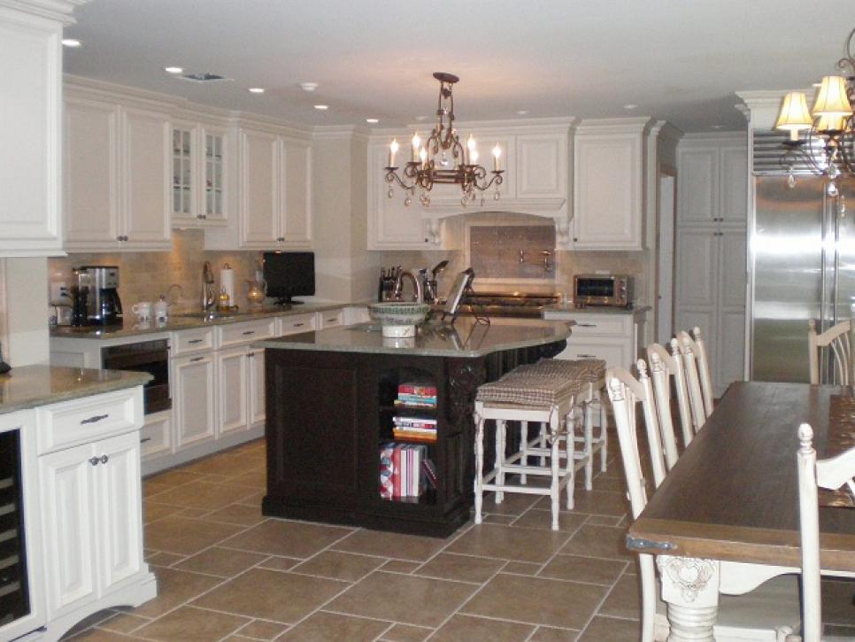 Neutral Traditional Kitchen