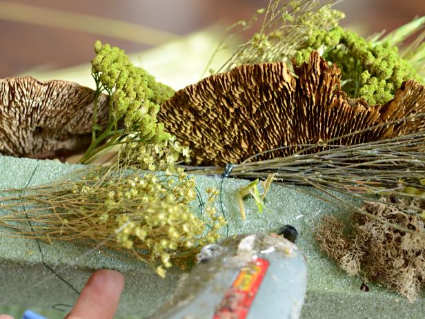 Gluing moss to a wreath