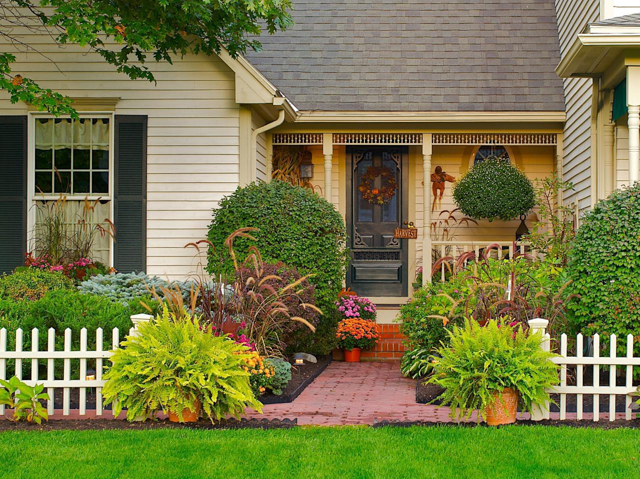 Tips for Creating a Gorgeous Entryway Garden | Landscaping Ideas and