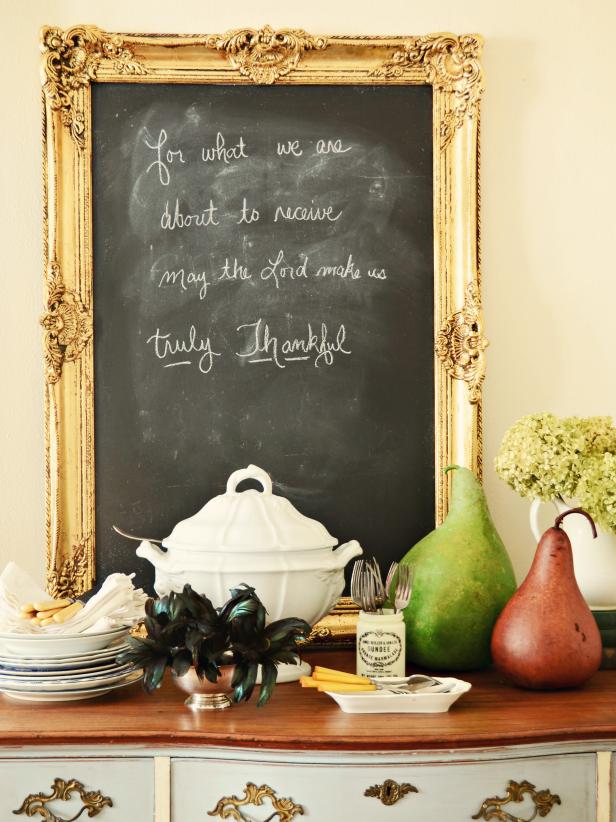 Use chalk or grease pen (chalk ink) to write poems, verses, song lyrics, menus, event details or memos.