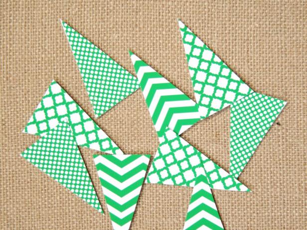 Cut and Fold Triangles for Handmade Christmas Cards Cut and Fold Triangles for Handmade Christmas Cards