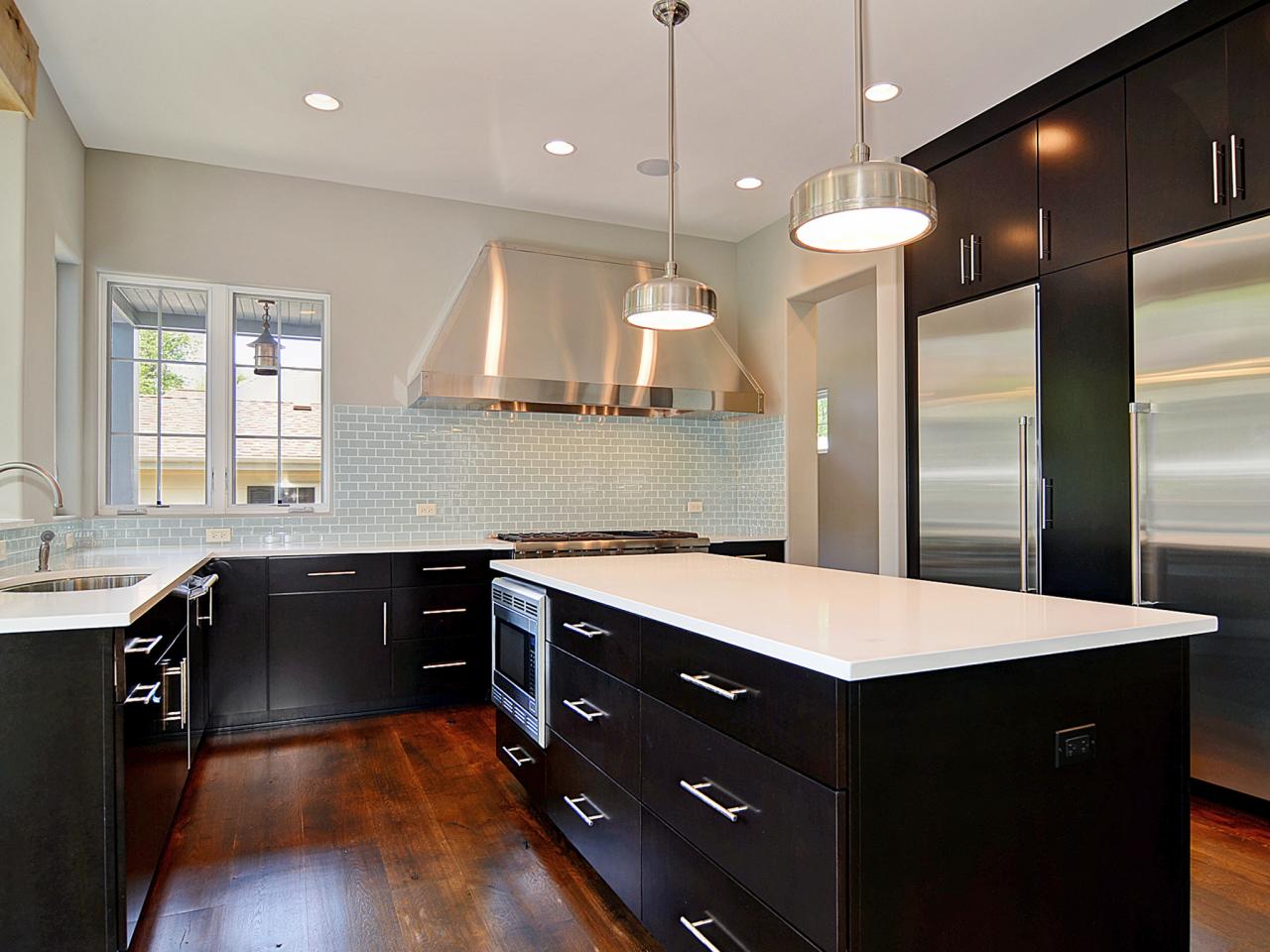 CI-Montreux-Custom-Homes_Quincy-3DI-7510-black-white-kitchen_s4x3.jpg.rend.hgtvcom.1280.960.jpeg