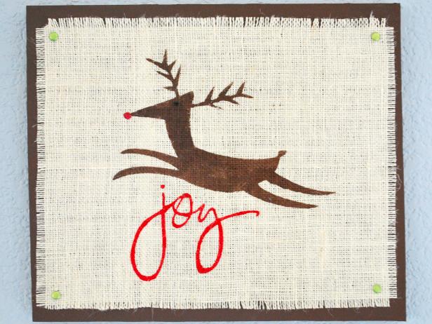 Easy Burlap Reindeer Wall Art Holiday Artwork With Burlap and Wood
