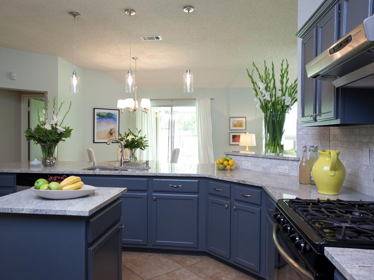 slate blue wall in kitchen