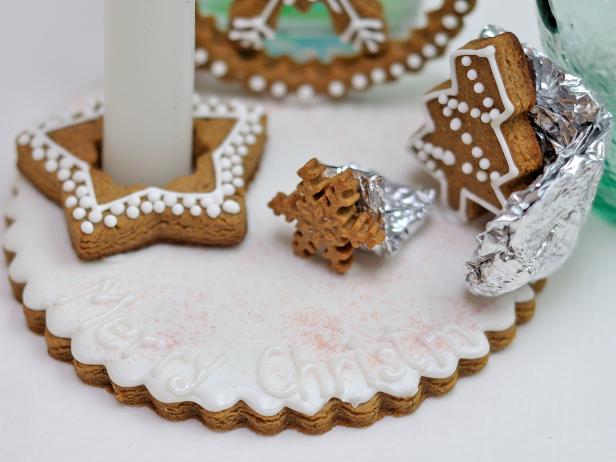 original_Hani-Bacova-holiday-gingerbread-centerpiece-step-four_s4x3 original_Hani-Bacova-holiday-gingerbread-centerpiece-step-four_s4x3