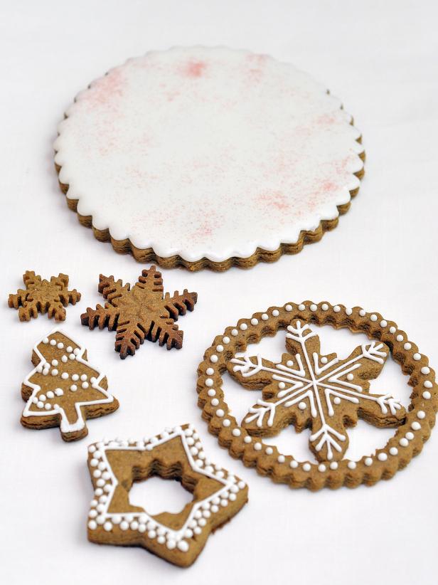 original_Hani-Bacova-holiday-gingerbread-centerpiece-step-one_s3x4 original_Hani-Bacova-holiday-gingerbread-centerpiece-step-one_s3x4