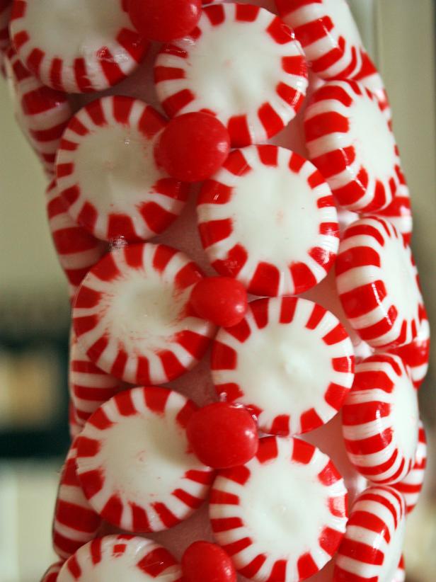 original_Myra-Hope-peppermint-candy-wreath-step-three_s3x4 original_Myra-Hope-peppermint-candy-wreath-step-three_s3x4