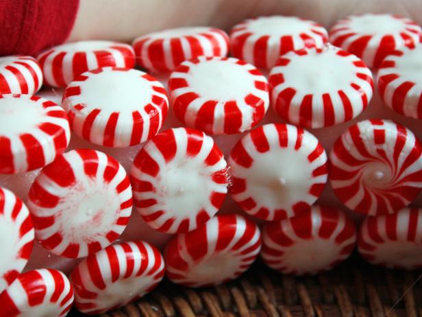 original_Myra-Hope-peppermint-candy-wreath-step-two_s4s3 original_Myra-Hope-peppermint-candy-wreath-step-two_s4s3