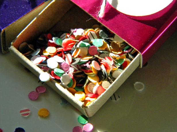 birthday pop up box with confetti