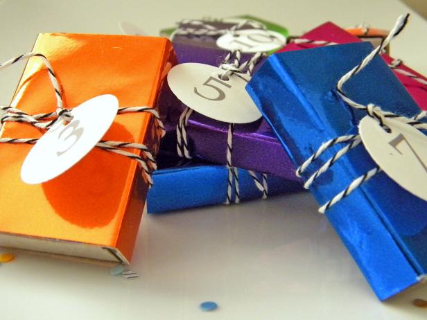 original_Carolyn-Garris-new-years-confetti-party-box-step-two_s4x3 original_Carolyn-Garris-new-years-confetti-party-box-step-two_s4x3