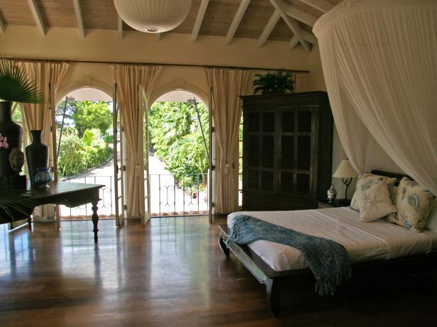 Open and Airy Tropical Bedroom Open and Airy Tropical Bedroom