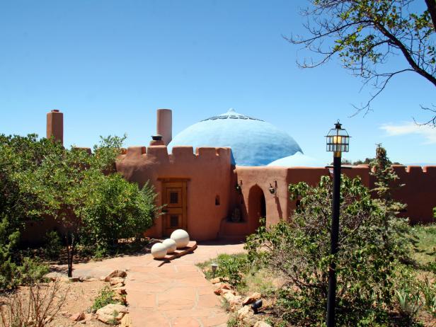 HGTV House Hunters: An Adobe, Blue-Domed Oasis in Santa Fe HGTV House Hunters: An Adobe, Blue-Domed Oasis in Santa Fe
