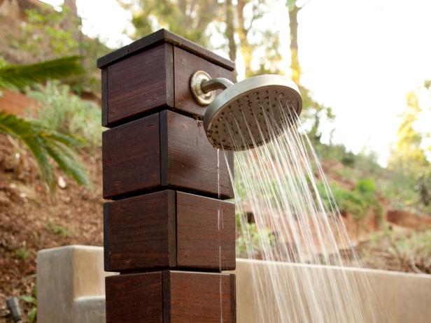 Design Ideas: Outdoor Showers and Tubs