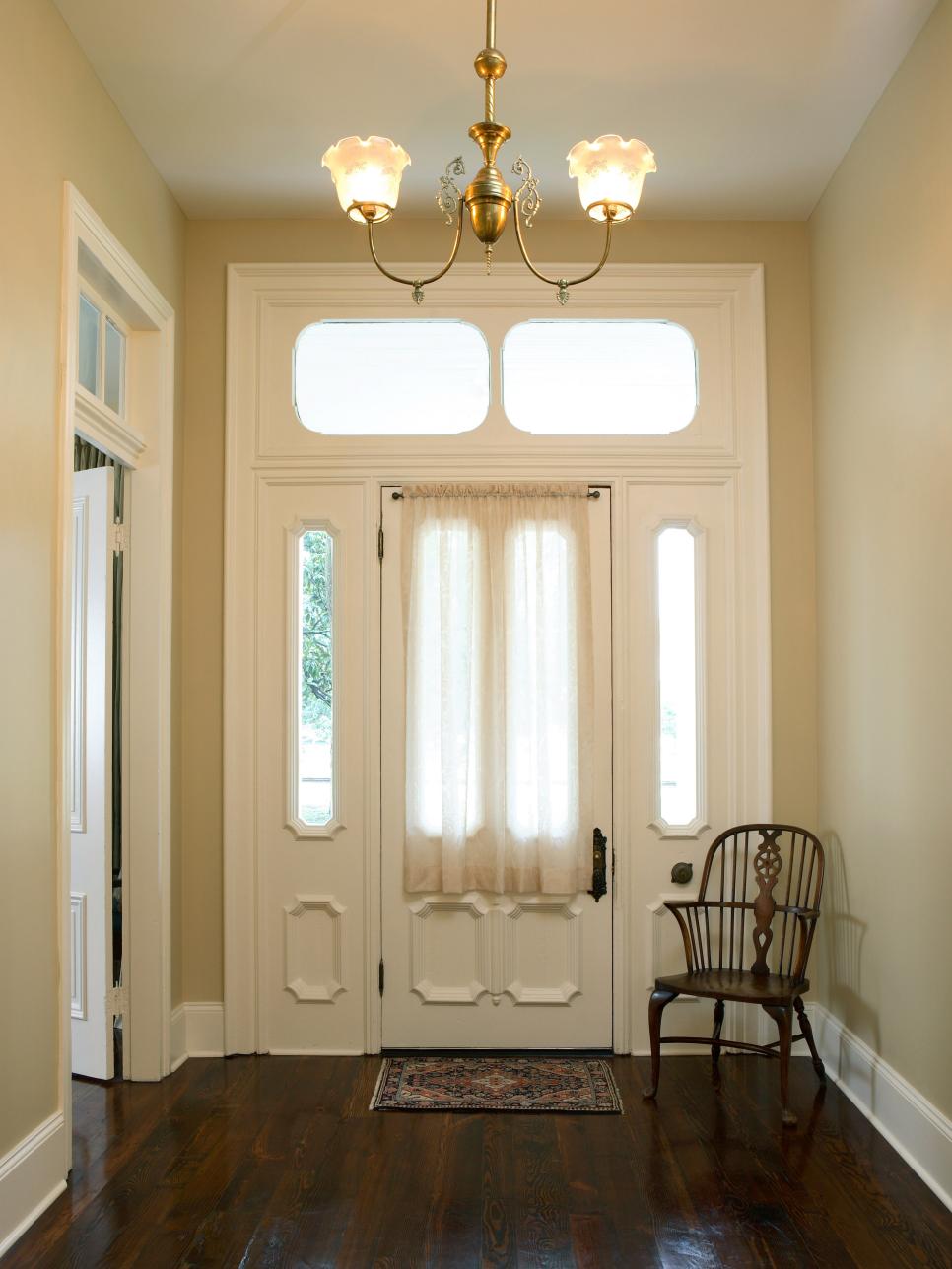 Traditional Neutral Entryway