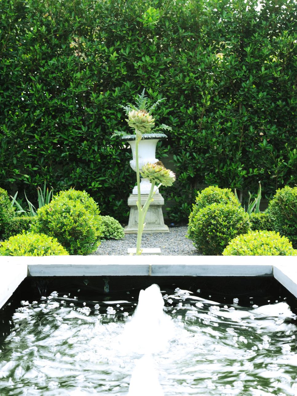 Traditional Outdoor Garden Bubbling Water Fountain