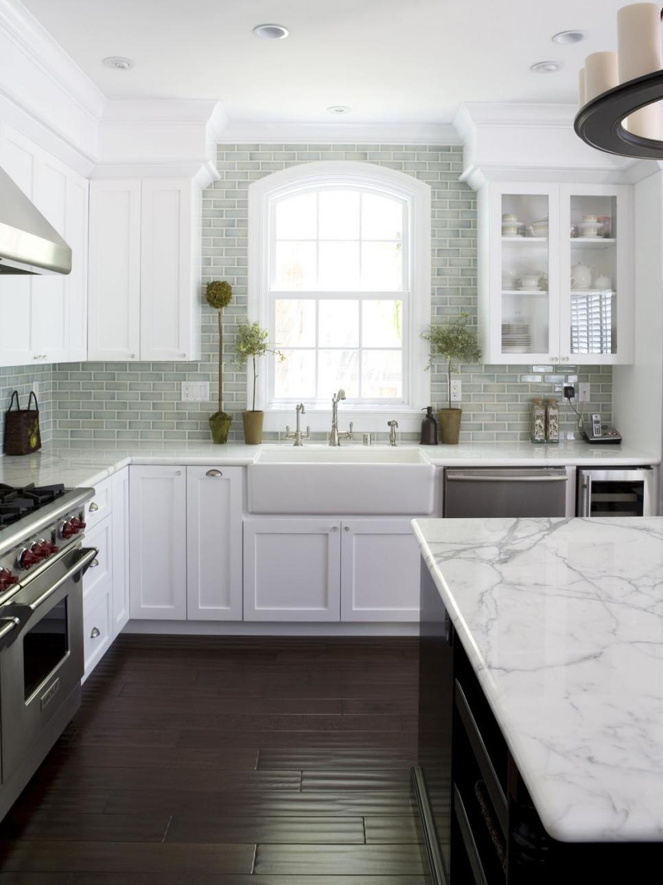 White Kitchen With Tile Backplash