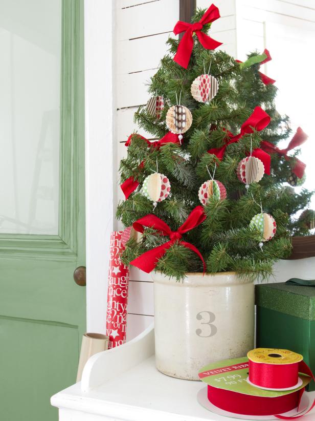 DIY 3D Paper Christmas Tree Ornaments From Card Stock DIY 3D Paper Christmas Tree Ornaments From Card Stock