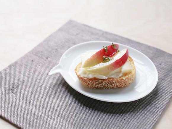 Taleggio and Apple Crostini Taleggio and Apple Crostini