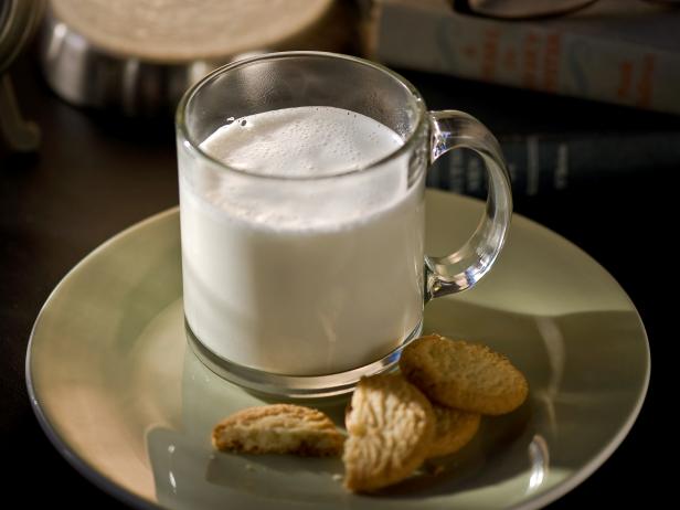 Snooze Peacefully with a Butterscotch Bedtime Warmer Cocktail Snooze Peacefully with a Butterscotch Bedtime Warmer Cocktail