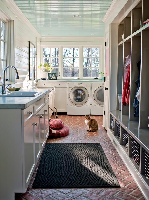 White Traditional Mudroom With Washer and Dryer White Traditional Mudroom With Washer and Dryer
