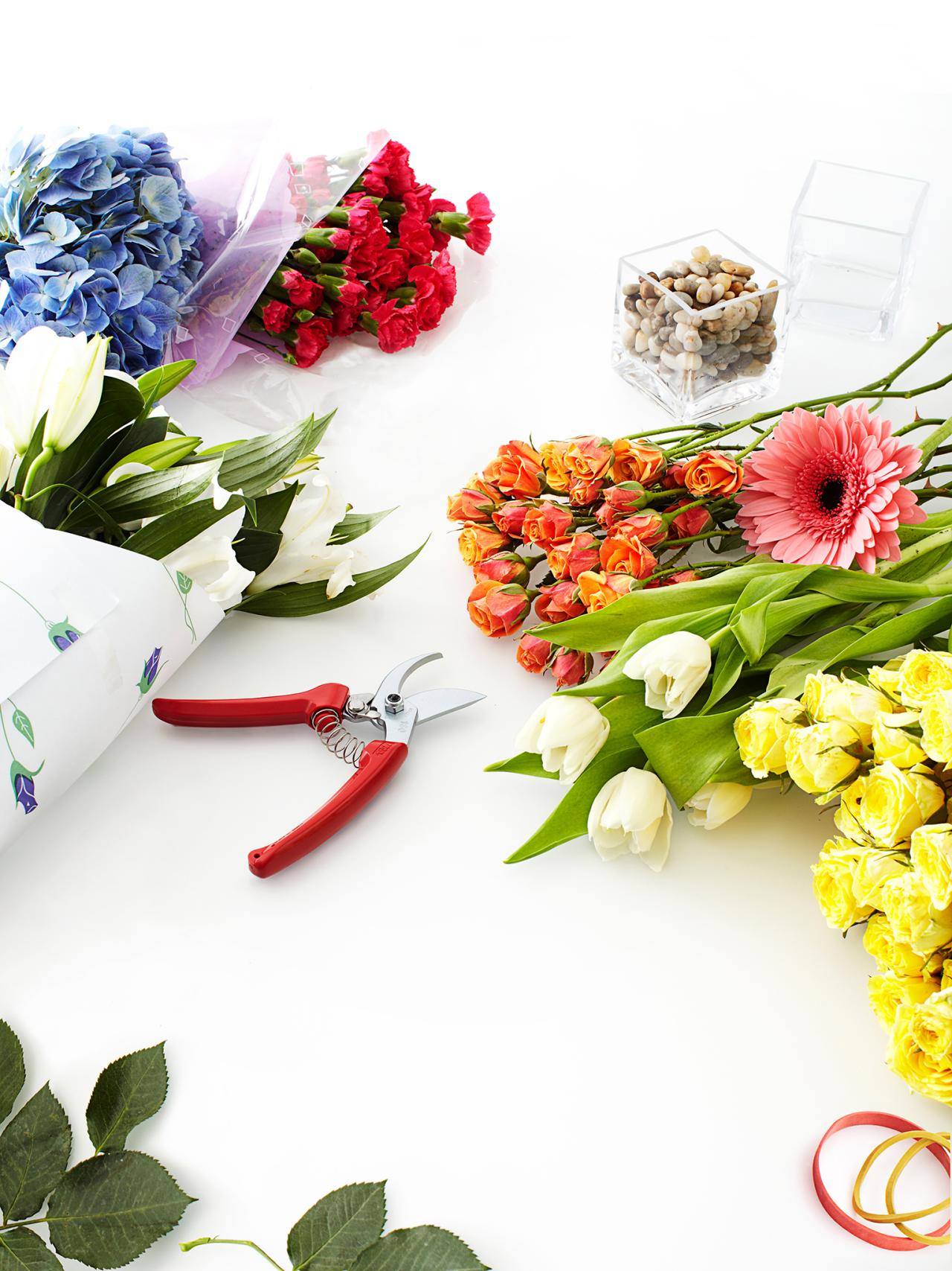 Arrange Flowers Like A Pro in 4 Simple Steps RL