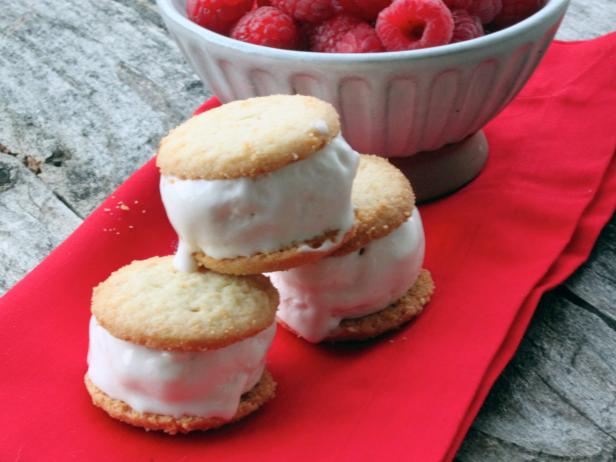 Instead of going out for ice cream, why not treat your valentine to a night in with a homemade recipe? It's easier than you think, and you only need six ingredients.