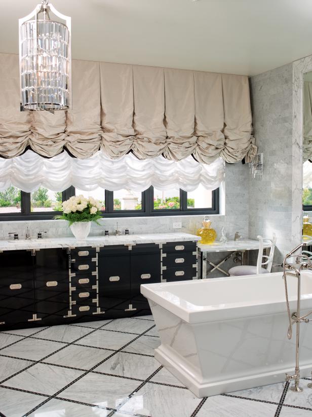 Dazzling Master Bathroom in Black and White Dazzling Master Bathroom in Black and White