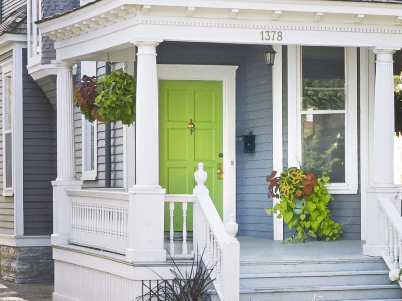 960 #7B9338 Hanging And Standing Plants The Coconut Fiber Lined Baskets On The save image Green Front Doors 47971280