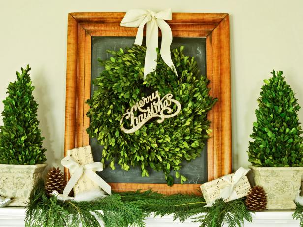 Learn to make the festive Christmas wreath with preserved boxwood branches.