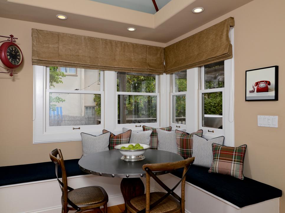 Contemporary Neutral Breakfast Nook With Spacious Banquette