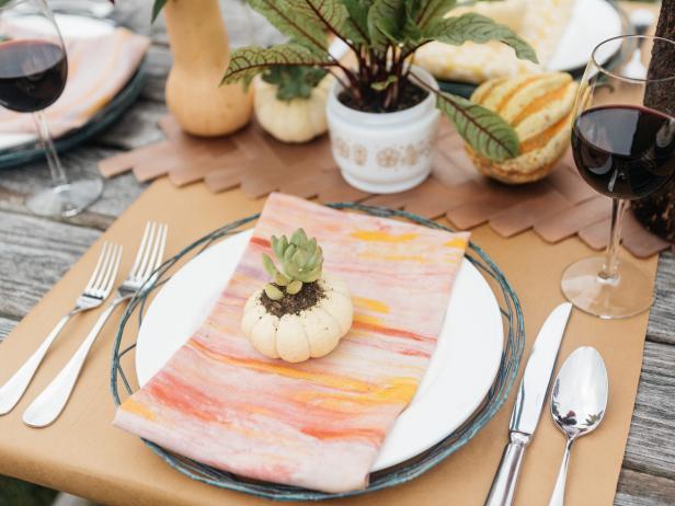 DIY Painted Napkins for Fall Table Decor DIY Painted Napkins for Fall Table Decor