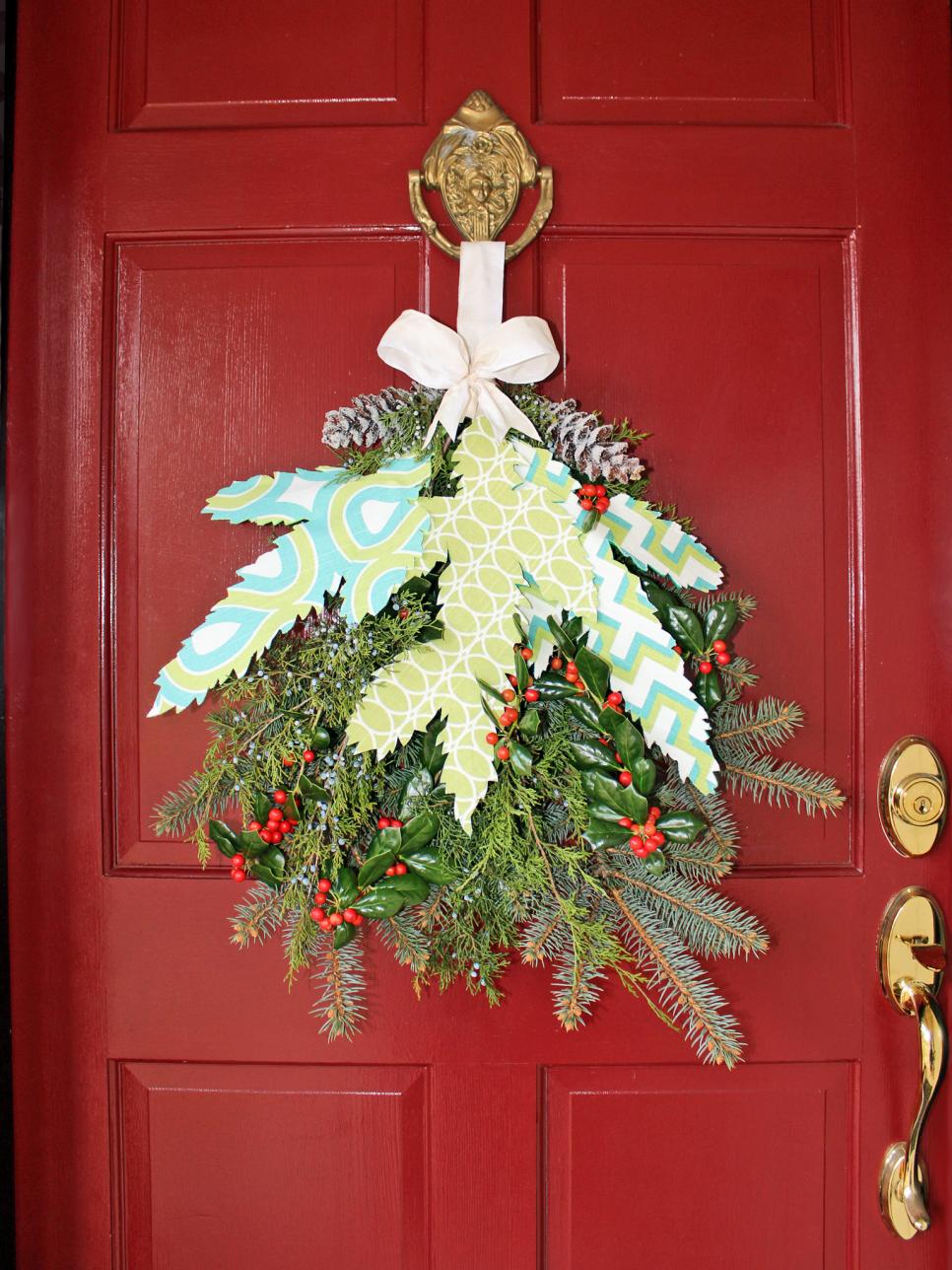 Fabric and Greenery Christmas Decoration DIY Christmas Front Door Decoration