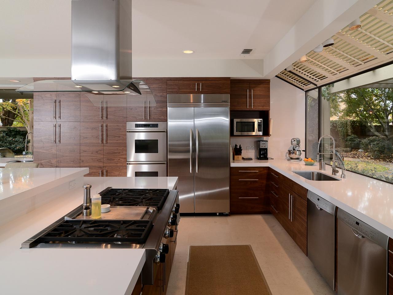 DP_Kerrie-Kelly-neutral-contemporary-cooktop-kitchen_h.jpg.rend.hgtvcom.1280.960.jpeg