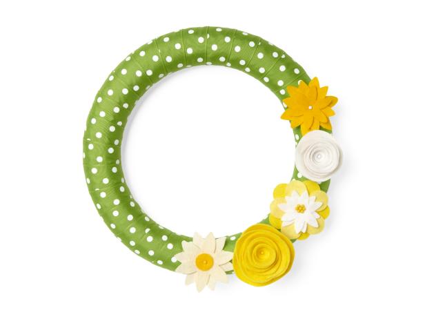 Green DIY Wreath With Felt Flowers Green DIY Wreath With Felt Flowers