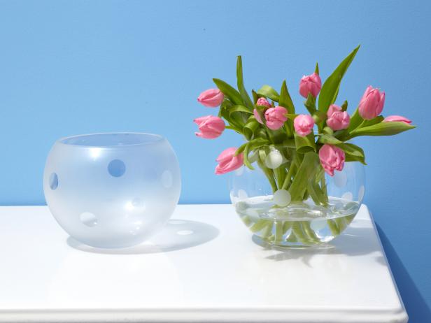 Frosted Polka-Dot Vases DIY project Frosted Polka-Dot Vases DIY project