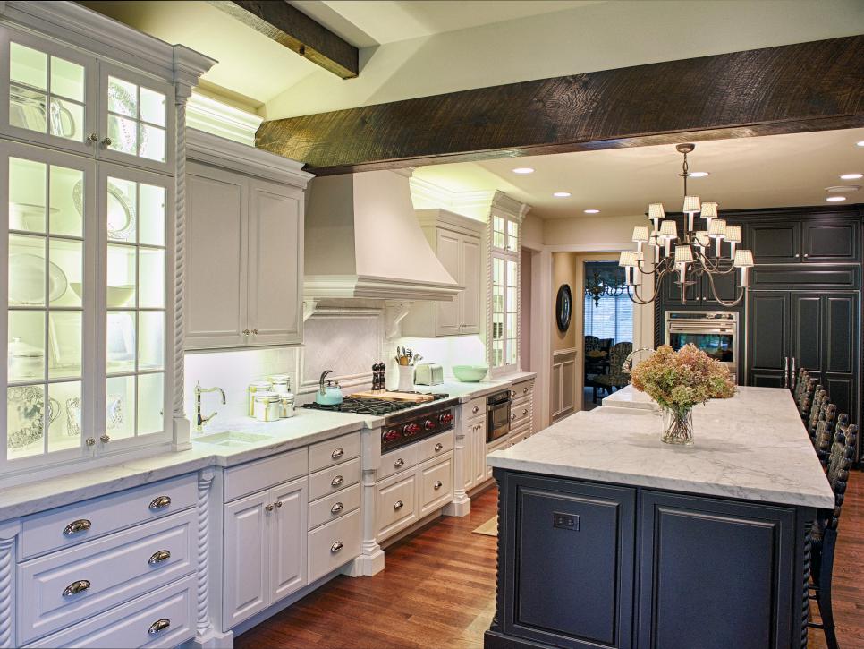 Black and White Cottage Style Kitchen